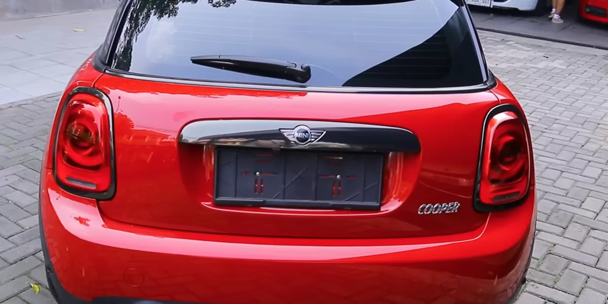 Tampilan belakang Mini Cooper 2015. (Tangkapan layar youtube@MasBANS)