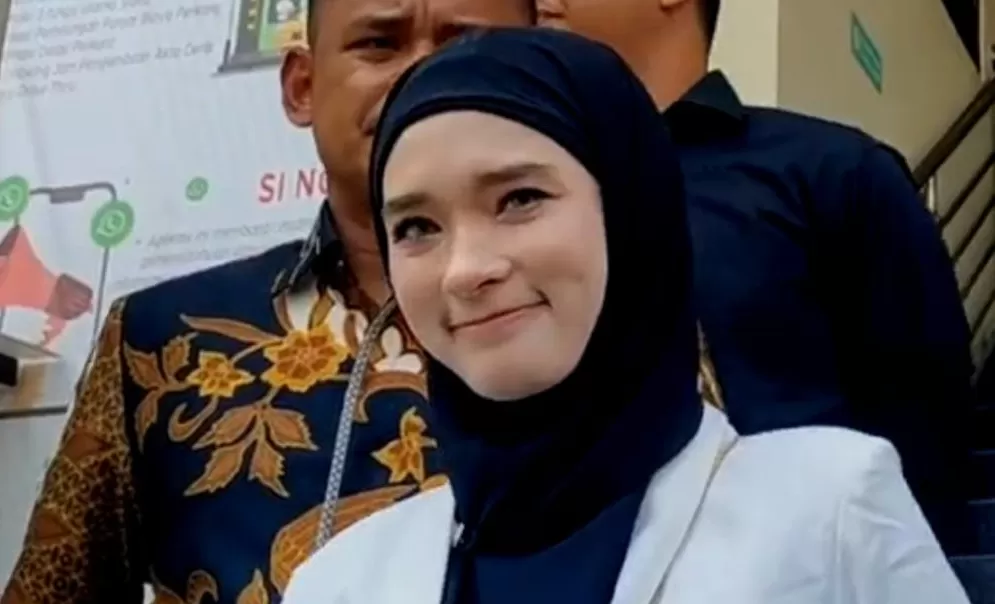 Jalani Sidang Perceraian Lanjutan, Ini Yang Dilakukan Inara Rusli Saat ...