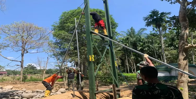 Sebanyak 15 jembatan perintis dibangun oleh TNI pascabencana di Aceh. Langkah tersebut dilakukan untuk membuka kembali akses desa-desa yang terisolasi akibat rusaknya infrastruktur setelah bencana banjir bandang pada akhir November 2025 lalu.