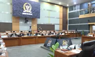 Ketua KBIHU Jabar Sebut Jemaah Haji Lansia Merepotkan Orang Lain, Warganet Soroti Antrean Tahunan Ibadah Haji