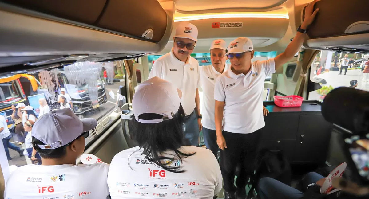 IFG imemberangkatkan 25.304 pemudik menggunakan dua moda transportasi, yakni 182 unit bus eksekutif dengan total sebanyak 7.804 pemudik dan 37 rangkaian kereta api dengan total sebanyak 17.500 pemudik. (Kalimantansatu.com/Dok. IFG)