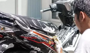 Tips Aman Berkendara dan Merawat Sepeda Motor di Musim Penghujan