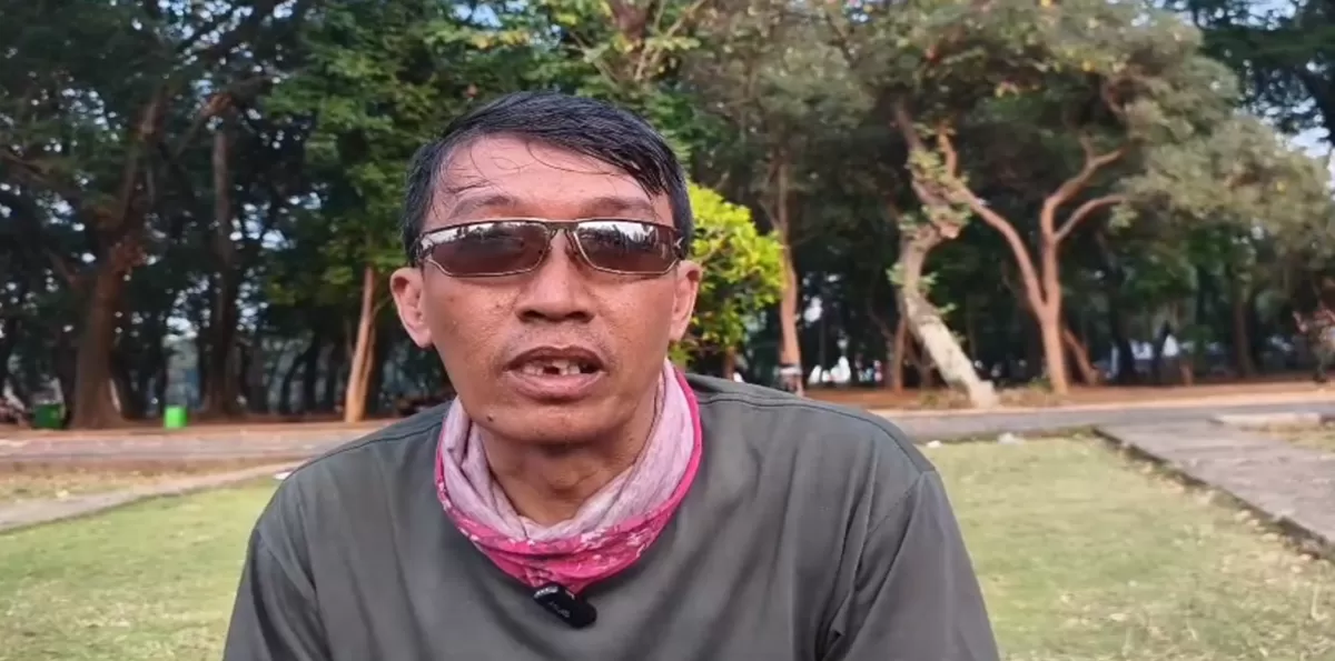 Kusnadi (48), seorang warga Tanjung Priok, Jakarta Utara, yang hadir melihat rangkaian persiapan di Monas, menyampaikan bahwa masyarakat memiliki kewajiban moral untuk memanjatkan doa serta memberikan dorongan semangat bagi warga terdampak di NTT. (Dok. Bakom RI)