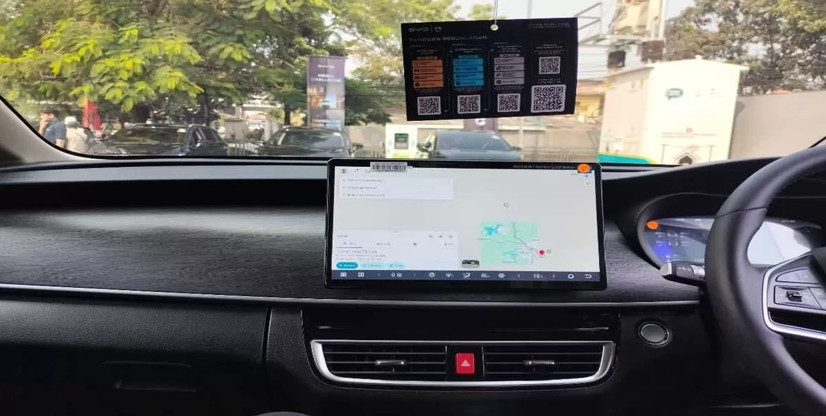 Satu diantara anggota Promedia Group, Kilat.com, berkesempatan menguji langsung BYD M6 DM dalam media test drive pada Selasa (14/7/2026). (Dok. Kilat.com)