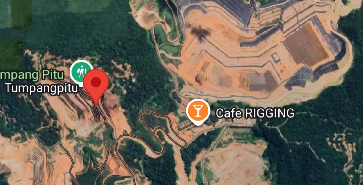 Penampakan tambang emas gunung tumpang Pitu Banyuwangi terbaru dari satelit. (Kalimantansatu.com/Dok. Google map)