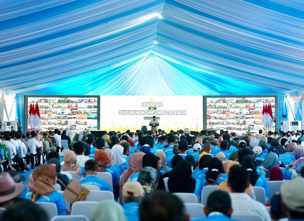 Presiden Prabowo Subianto saat berpidato di acara Panen Raya dan Pengumuman Swasembada Pangan di Karawang, Rabu (7/1/2026). (Kalimantansatu.com/Dok. Tim Media Presiden Prabowo Subianto)