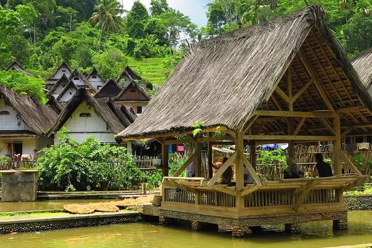 Asiknya Berkunjung Ke Kampung Naga Tasikmalaya, Nikmati Pesona Wisata ...