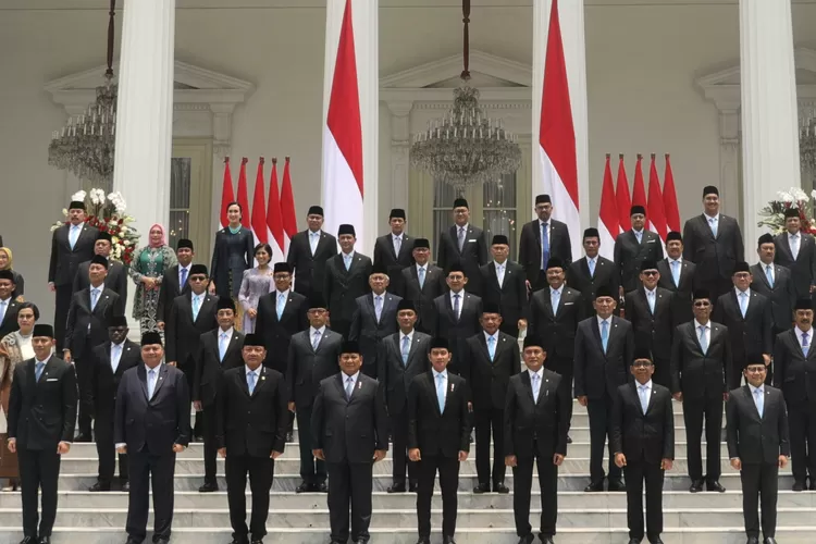 Presiden RI ke-8 Prabowo Subianto telah resmi melantik sejumlah 53 menteri dan kepala lembaga dalam susunan Kabinet Merah Putih periode 2024&ndash;2029 di Istana Negara, Jakarta, Senin (21/10). (Ali Arifin Muhlis)