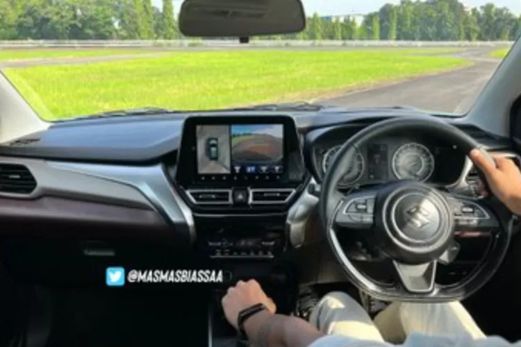 Menelisik kekurangan mobil Suzuki Fronx yang belakangan disebut punya interior elegan (Dok. X/ @MasmasBiassa)