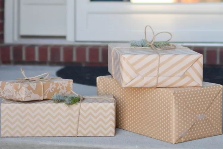 Ilustrasi. 10 rekomendasi kado untuk Hari Guru yang simple namun tetap berkesan. (Pexels/Element5 Digital)