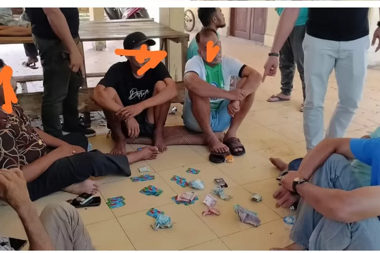 Polres Nagan Raya berhasil sergap 7 Orang pria Saat sedang asik bermain kartu di desa Kuta Baro Jeuram, Kecamatan Senagan, Nagan Raya, Provinsi Aceh. (klikanggaran)
