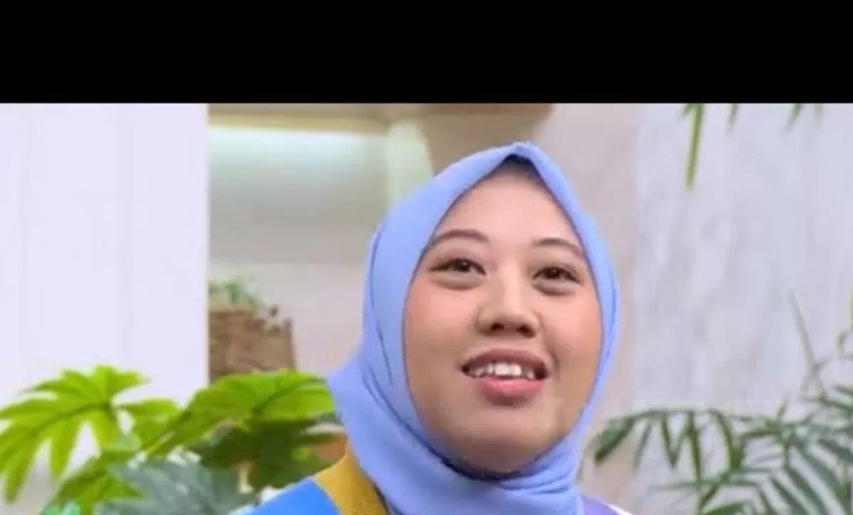 Siapa Desy Umbara, konten kreator viral dengan tutorial naik pesawat yang bermanfaat bagi pemula di media sosial. (YouTube)