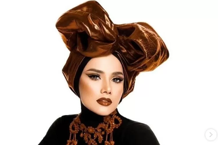 Ramai isu Mulan Jameela diduga cerai dari Ahmad Dhani, netizen bandingkan ramalan Hard Gumay (Instagram @mulanjameela1)