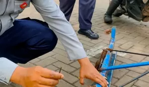 Teror Ranjau Paku di Kawasan Jembatan Semanggi Jember Bahayakan Pengendara Motor, Pelaku Penyebar Paku di Jalan Bisa Terancam Pidana, Ini Sanksinya