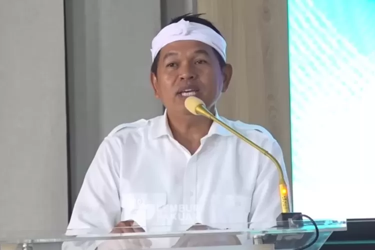 Gubernur Jawa Barat, Dedi Mulyadi saat menghadiri Sekolah Staf dan Komando Angkatan Udara (Seskoau) Angkatan ke-63 di Ruang Kelas Widya Mandala I (Tangkapan layar Youtube LEMBUR PAKUAN CHANNEL)
