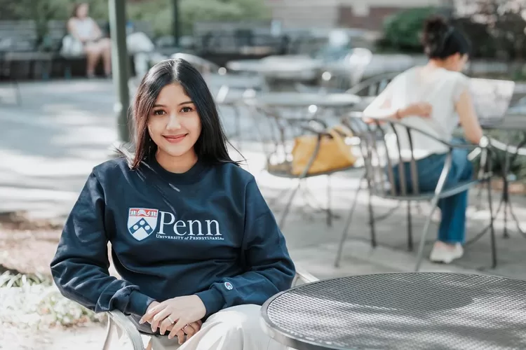 Erina Gudono kembali dirujak netizen, imbas Kaesang Pangarep panggil chef omakase demi istrinya bisa santap sushi sashimi di RS. (Instagram/@erinagudono)