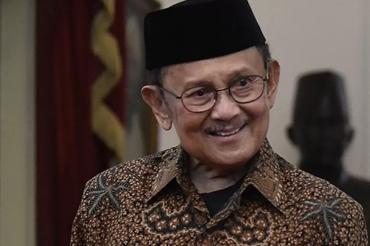 Short Bio BJ Habibie, Kunci Jawaban Bahasa Inggris Kelas 10 Halaman 136 ...