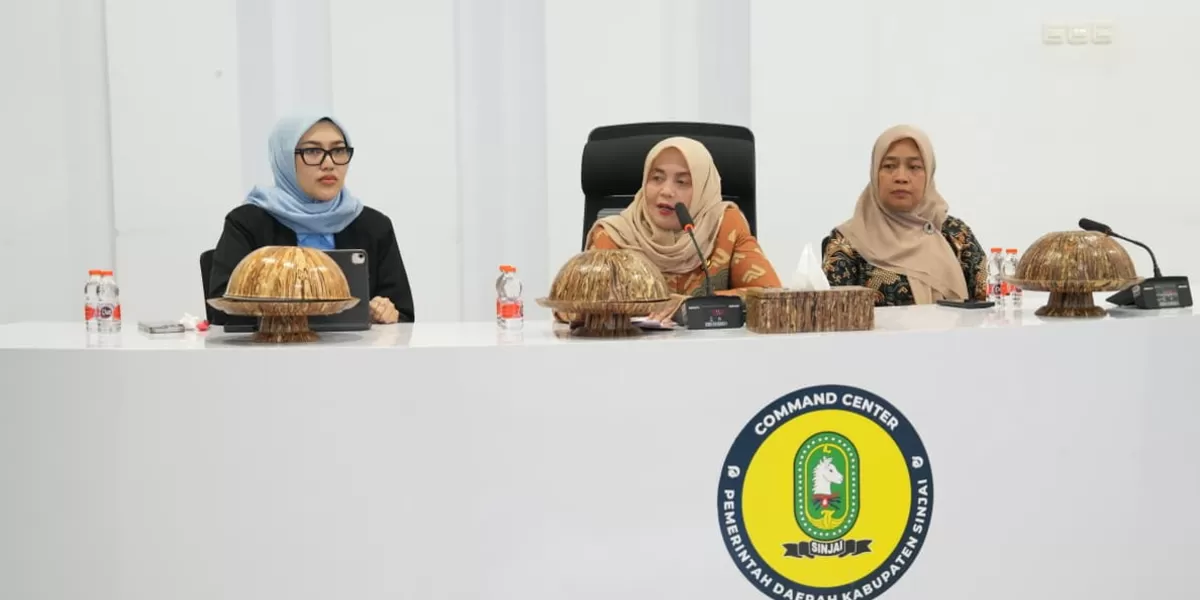 Bupati Sinjai Hj Ratnawati Arif saat memeberikan penjelasan.