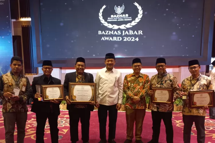 Kota Bandung meraih 7 penghargaan dari 18 kategori yang diperlombakan pada Baznas Jabar Award 2024.