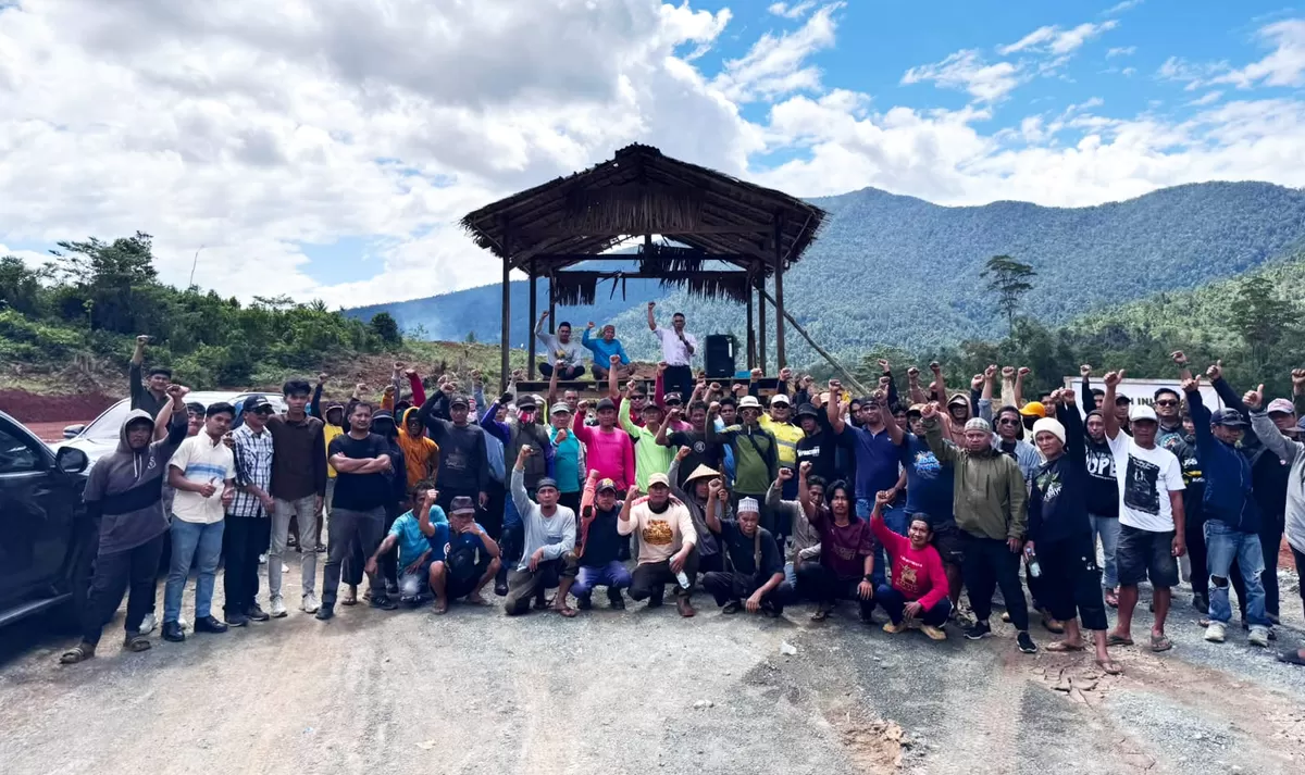  Ratusan petani Laoli berjaga di lahan menyusul rencana pengosongan oleh Pemkab Luwu Timur, sementara polemik hukum dan permintaan penundaan eksekusi. (Dok. Istimewa)