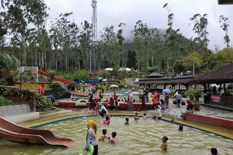 5 Rekomendasi Pemandian Air Panas Di Ciwidey Bandung, Nomor 4 Ada Kawah ...