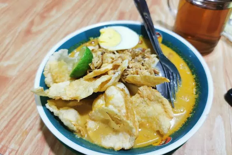 Turun Di Stasiun Bandung, Ini Rekomendasi Tempat Makan Kuliner Lezat ...