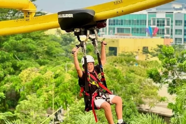 Adventure ropes rope course and roll glide, salah satu wahana unik dan seru yang ada di Scientia Square Park. (@scientiasquare.park)