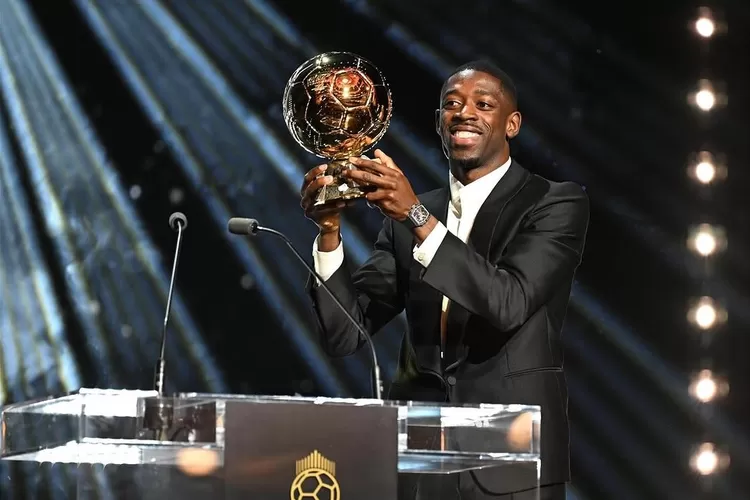 Momen penyerang PSG, Ousmane Dembele meraih penghargaan Ballon d'Or 2025. (Instagram/o.dembele7)