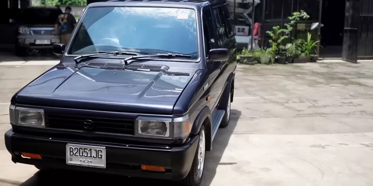 Ilustrasi restorasi Toyota Kijang Super. (Tangkapan layar youtube@PlatinumAutoworkshop)