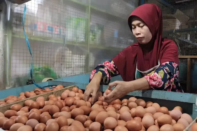 Pedagang Telur di Pasar Cisalak, Kota Depok. (RADAR DEPOK)