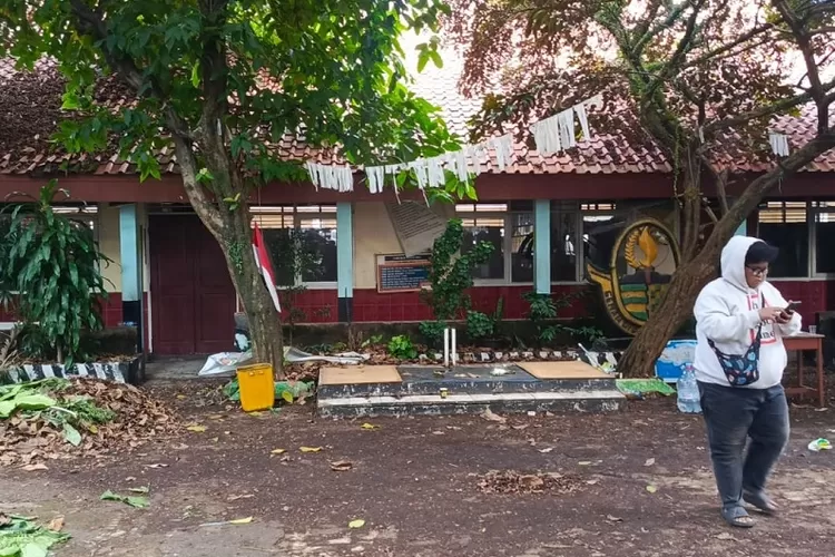 GEDUNG : Potret gedung SDN Pondok Cina 1 yang terletak di Jalan Margonda, Beji, Kota Depok. (ALDY RAMA/RADAR DEPOK)