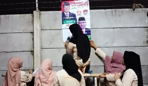 Aksi Emak Emak Geber Kemenangan Hamzah di Depok, Ini yang Dilakukan