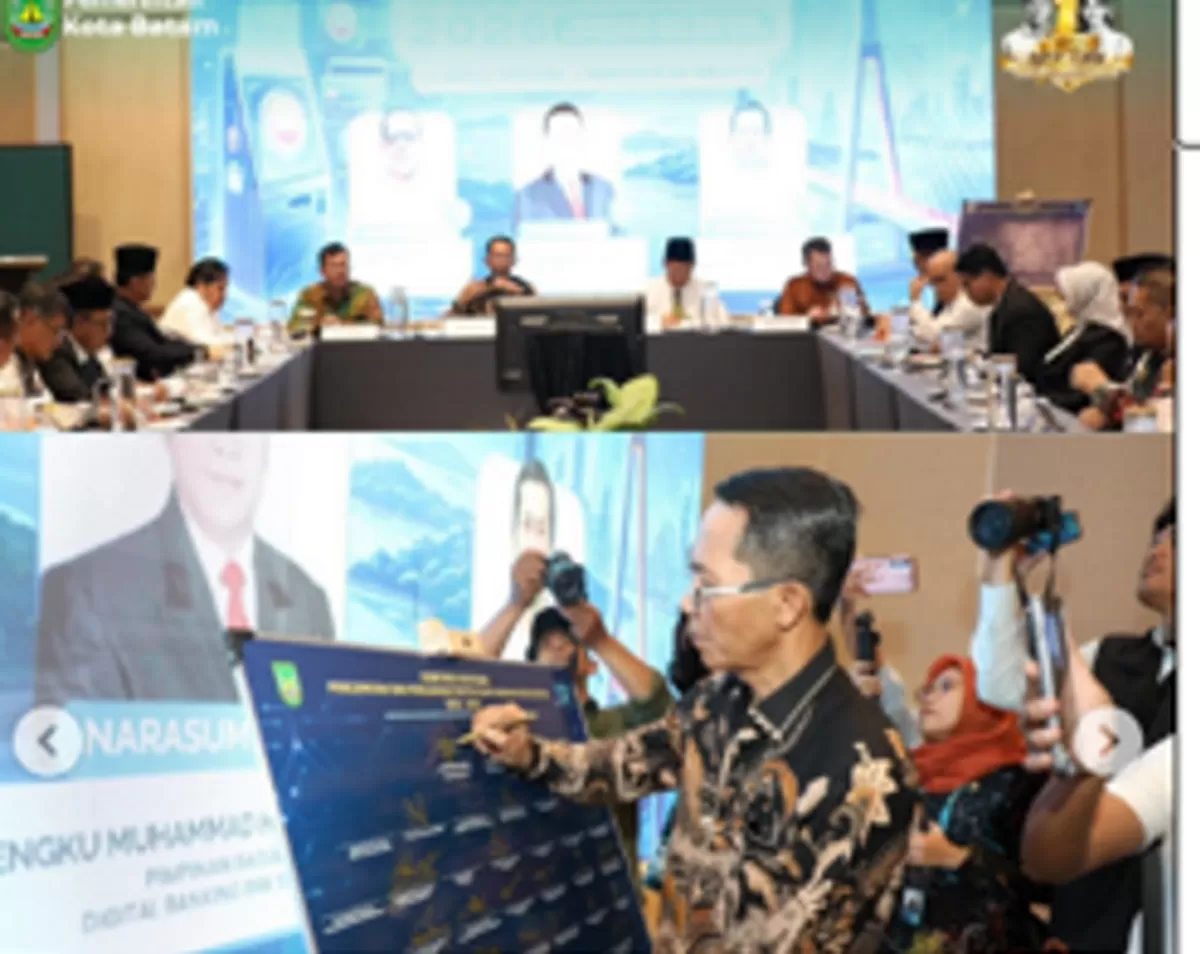 Walikota Batam Amsakar Achmad, melakukan penandatangan komitmen bersama saat membuka HLM Tim Percepatan dan Perluasan Digitalisasi Daerah (TP2DD) Batam.(Foto:Ig Diskominfo Batam)