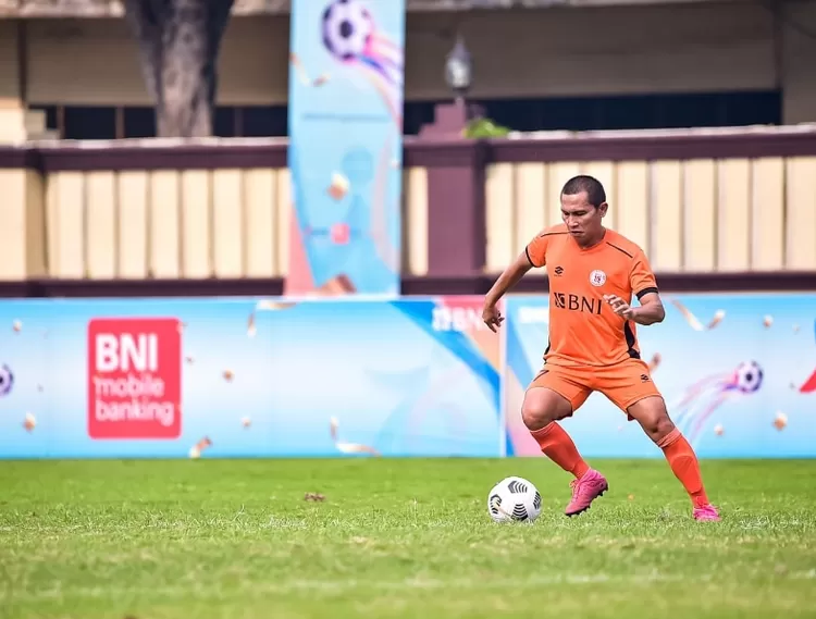 Aksi Neeskens Mandey saat membela tim BNI.
