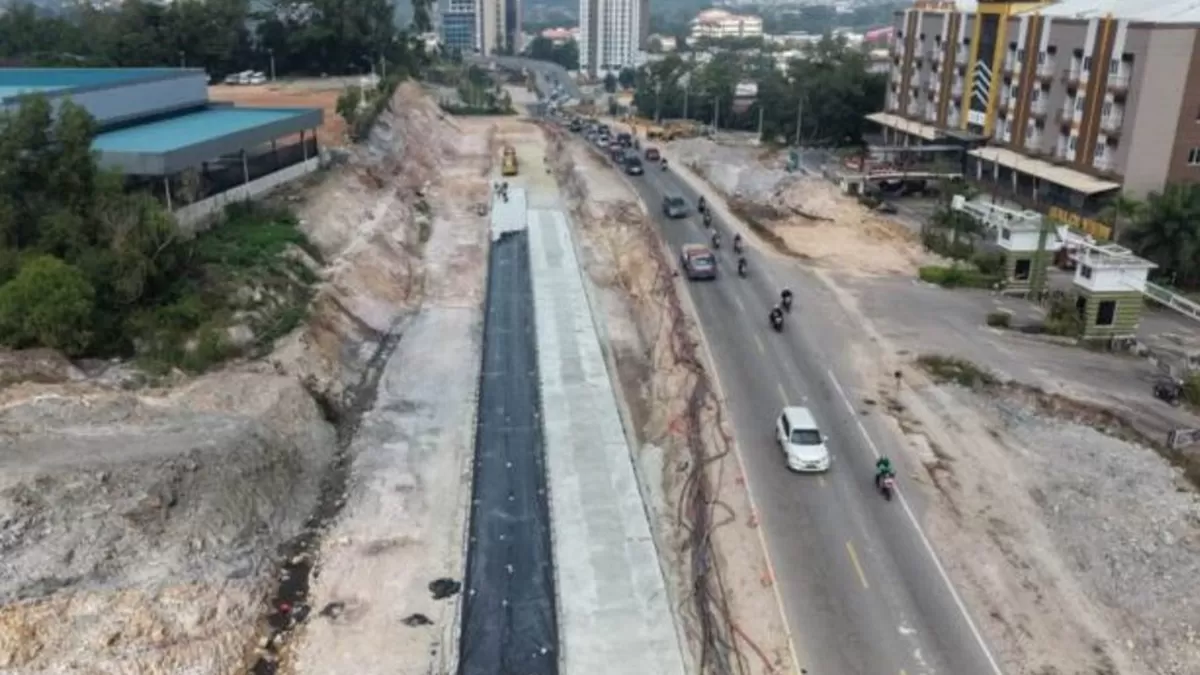 Pengerjaaan proyek Jalan Gajah Mada segmen Landing Point Fly Over&ndash;Simpang Lalan Madani. (Foto: humas BP Batam) 