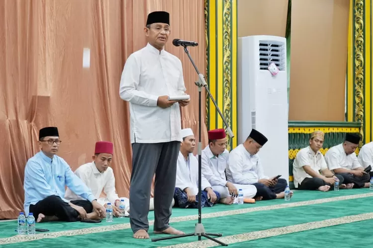 Sekda Wiriya Alrahman bersama jajaran dan tokoh masyarakat laksanakan shalat Tarawih di rumah dinas Walikota Medan, Kamis (6/3/2025), ajak perbanyak doa kepada Allah SWT.