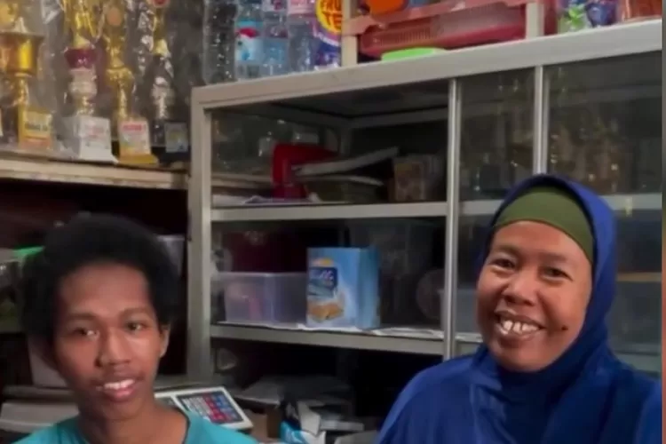 MAHASISWA : Viral seorang anak pedagang es keliling bernama Avan Ferdiansyah Hilmi (kiri) telah diterima dan menjadi mahasiswa di ITB. (instagram/santosoim)
