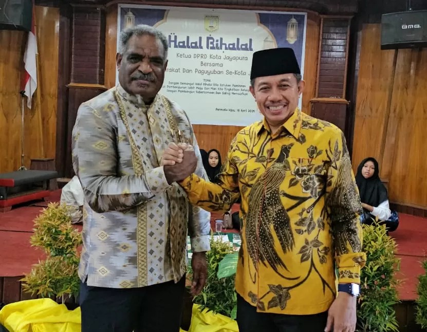 Pasangan ABR-HARUS saat foto bersama (Foto: HANS PALEN/CEPOSONLINE.COM)  