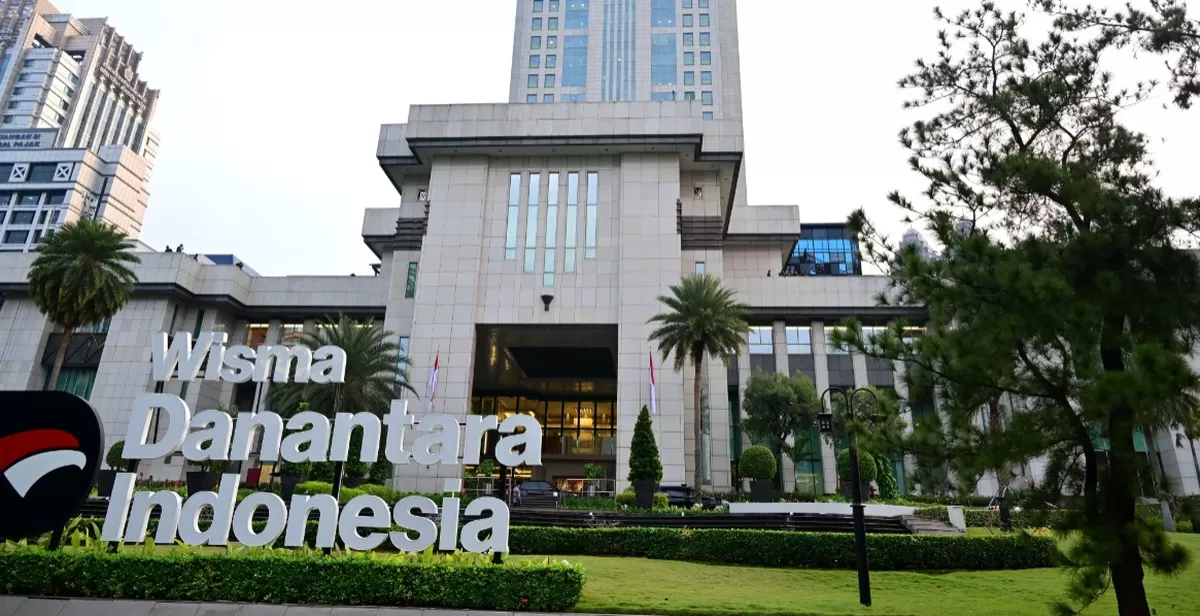 ILUSTRASI WISMA DANANTARA INDONESIA - Rencana konsolidasi 15 perusahaan asuransi BUMN menjadi tiga entitas utama menandai babak baru penguatan industri jasa keuangan non-bank nasional. (Kalimantansatu.com/Dok. Danantara Indonesia)