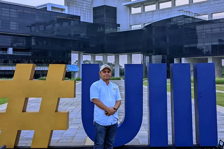 Anggota DPRD Kota Depok, Mohamad Nur Hidayat saat mendatangi Kampus UIII di Kelurahan Cisalak, Sukmajaya, Kota Depok. (RADAR DEPOK)