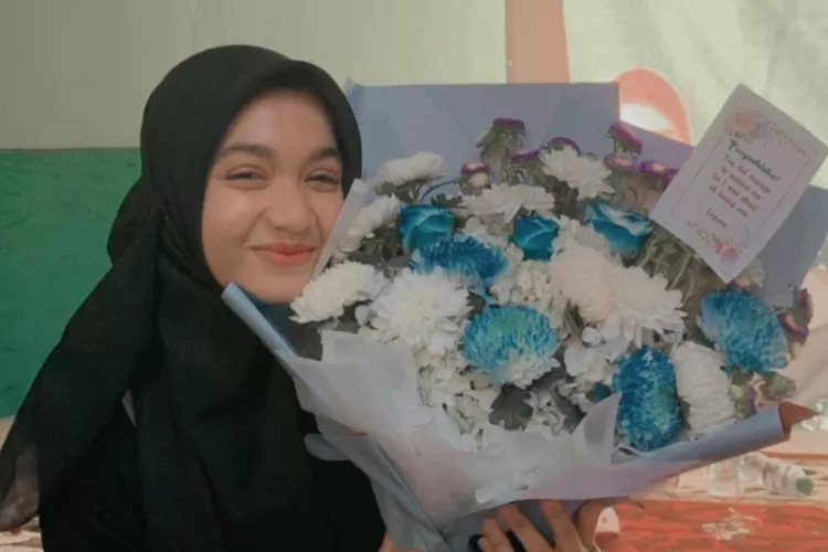 Biodata Lengkap Ning Umi Laila Ustadzah Milenial Yang Viral Dengan Lagu Qasidah Islamnya