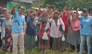 Gibran Center Depok Peduli Masyarakat, Gelar Bazaar Kebutuhan Pokok dan Sosialisasikan Pemilu 2024