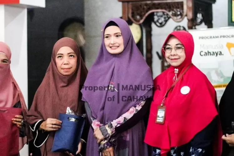 Profil Singkat Mega Aulia (Foto: Gorajuara.com / Instagram @tehmegaaulia)