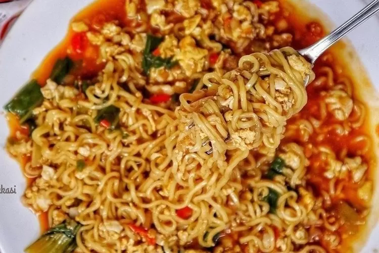 Resep Mie Nyemek Indomie Viral Pakai Kuah Pedas Ala Rumahan Yang Simple ...