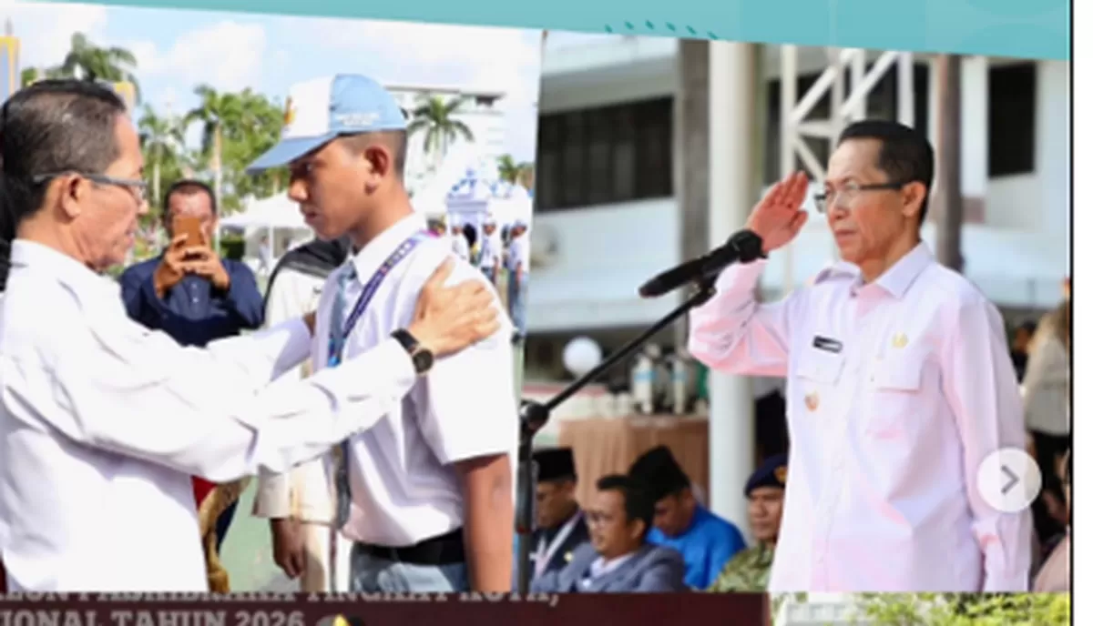 Walikota Batam, Amsakar Achmad memimpin upacara dan menyematkan tanda peserta kepada perwakilan calon anggota Paskibraka sebagai simbol dimulainya rangkaian seleksi.(Foto:Diskominfo Batam)