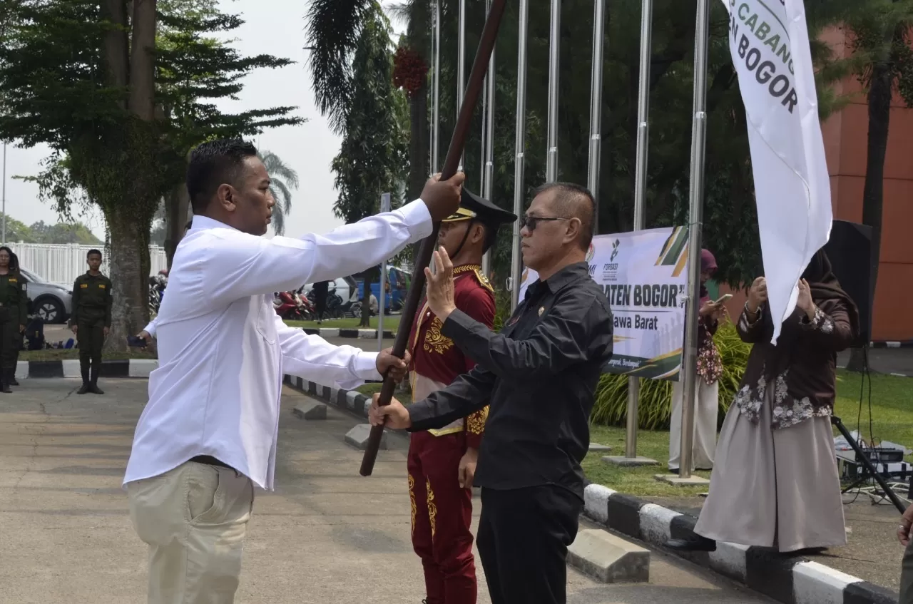 Asnan Lepas Kontingen FORBASI Bogor, Kedisiplinan Jadi Sorotan