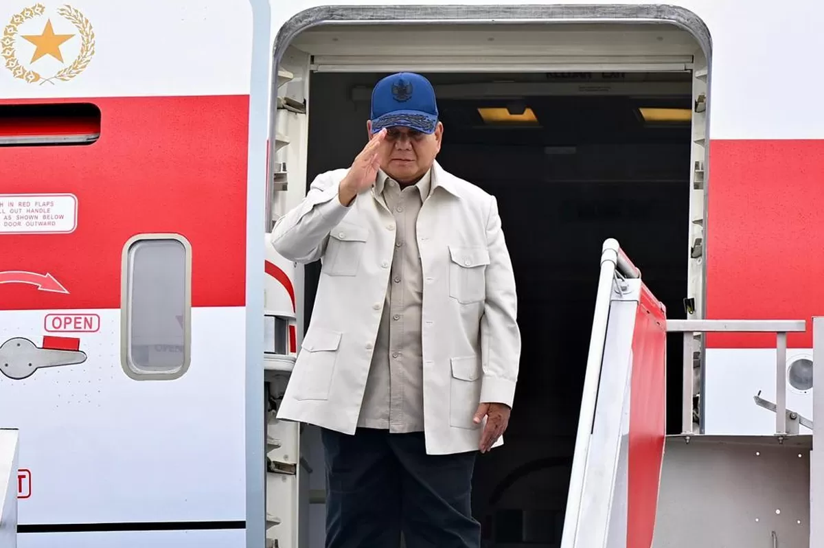 Presiden Prabowo Subianto saat hendak bertolak kunjungan Kerja ke Washington DC, Amerika Serikat.(foto: setneg.go.id)