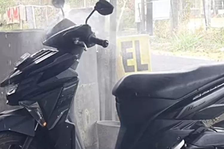 Usaha mencuci motor (Foto/YouTube - @TrahkuNdeso.)