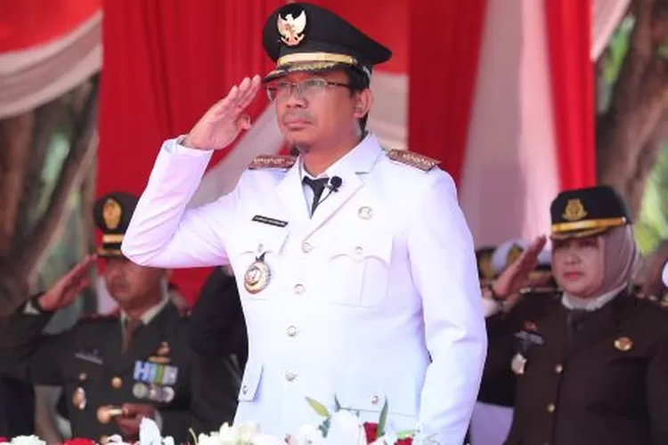 Bupati Sidoarjo Ahmad Mudhlor Ali alias Gus Mudhlor yang ditetapkan sebagai tersangka korupsi.