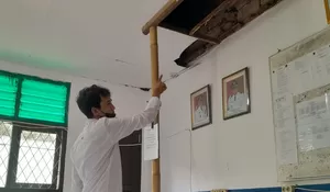 Plafon Jebol, Guru SMPN 10 Depok Kerja di Luar Ruangan